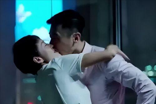 床戏吻戏摸腿,床戏吻戏，浪漫触感演绎爱恋传奇