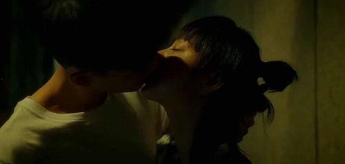 床戏吻戏摸腿,床戏吻戏，浪漫触感演绎爱恋传奇