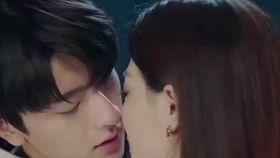 张艺谋床吻戏,情感纠葛下的激情火花