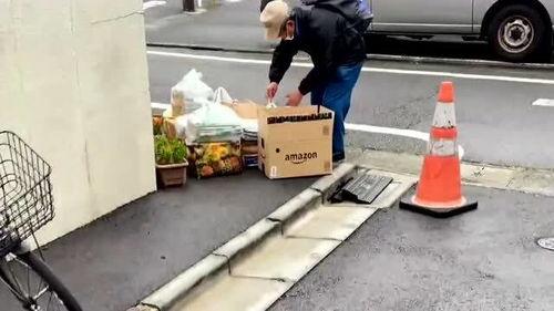 日本环卫工,默默守护城市清洁的守护者